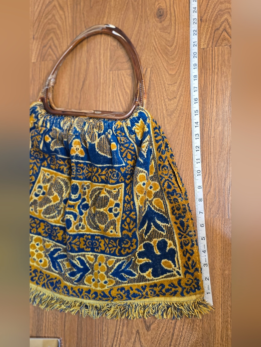 Vintage Chenille Carpet Bag Lucite Frame Handle Boho Tapestry Large Tote - Picture 10 of 12